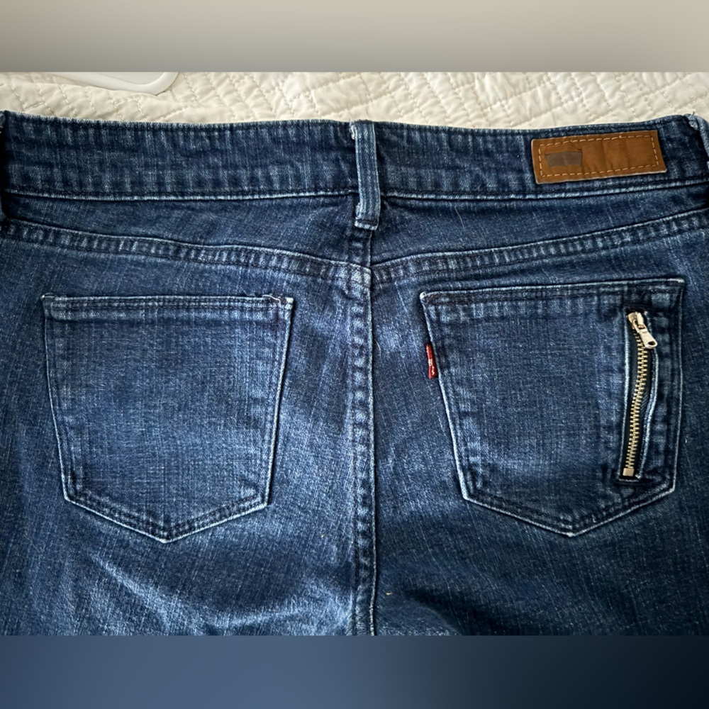 Levi’s women’s jeans with ankle zippers and pockets zippers